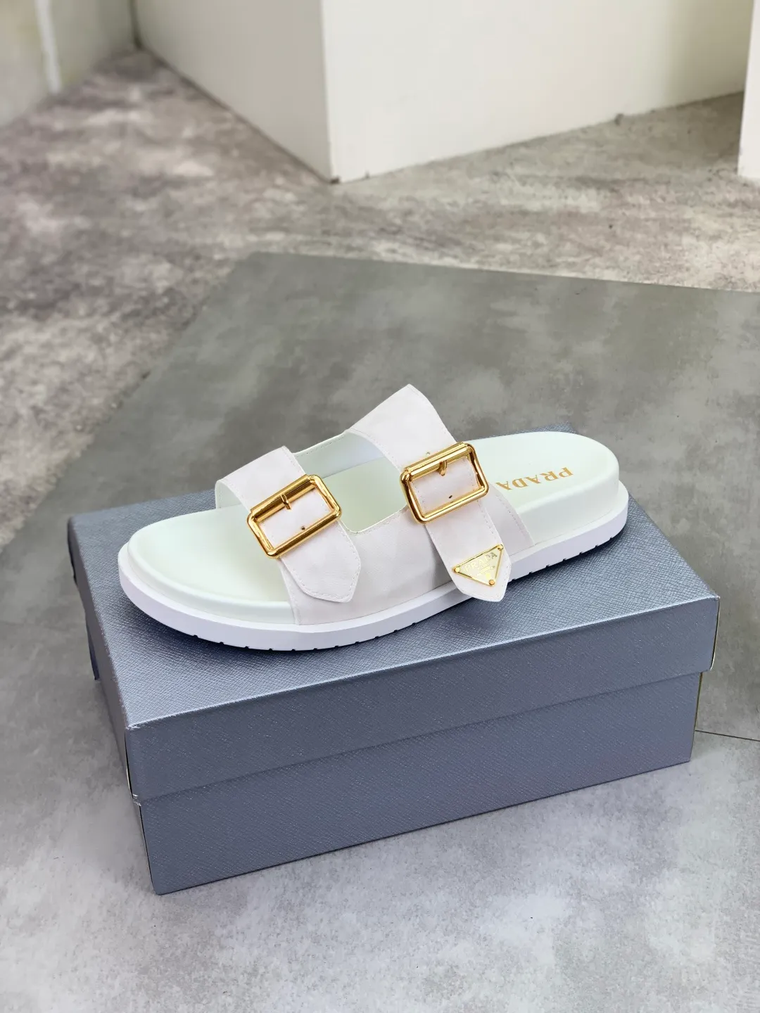 Men's shoes 💰P340💰【New style】🎁🎁🎁 PRADA Prada's new casual slippers, original official website, perfect workmanship, transmitting a kind of noble luxury, sublimating its definition of luxury in Prada's high-end extraordinary craftsmanship. Original combination outsole, code number: 38-44 (45 customized) Multiple colors 🉑️ to choose from